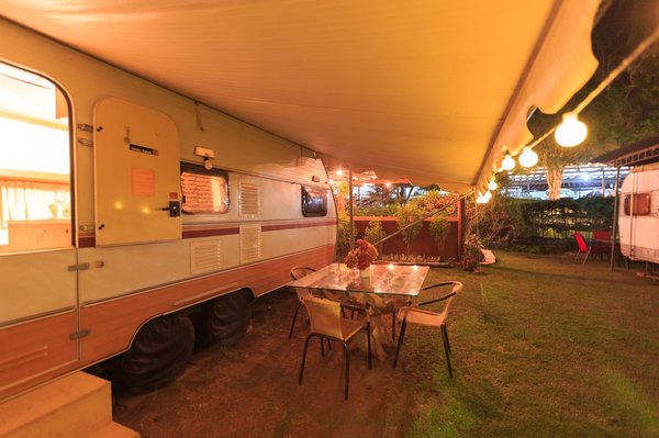 Quels sont les campings autour de Besançon ouverts toute l'année pour venir en toute saison ?